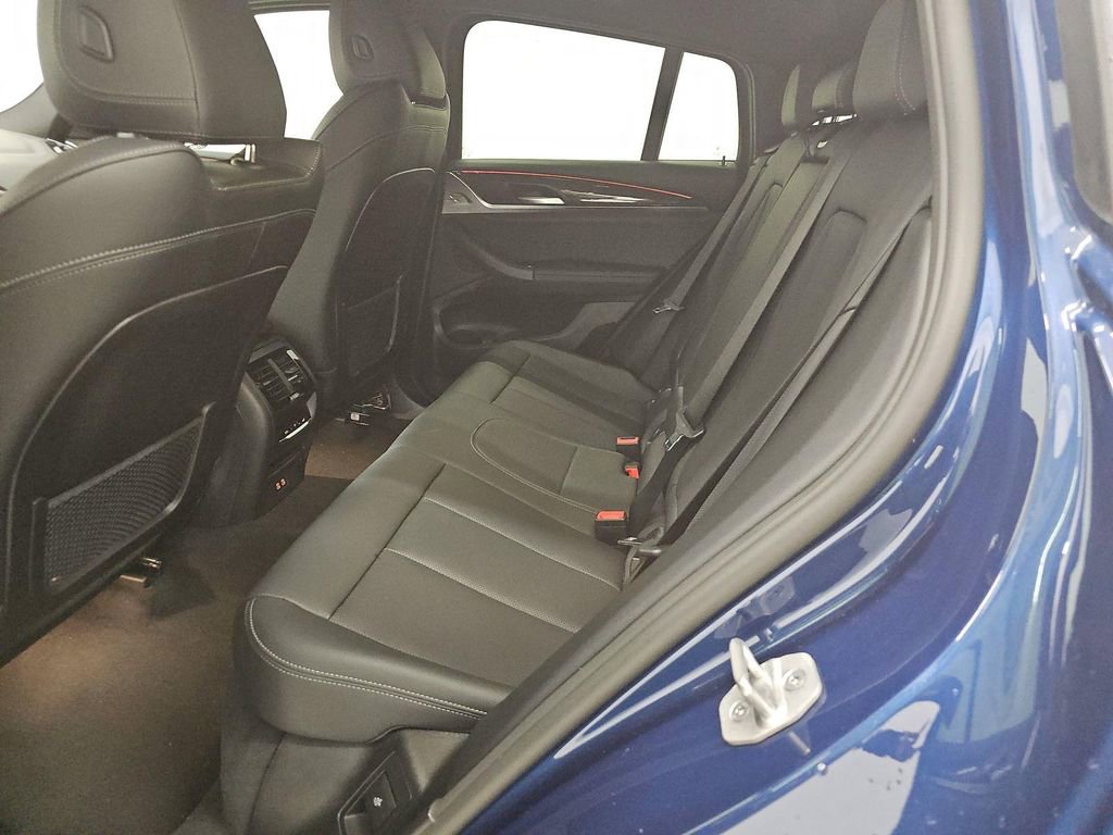 Used 2025 BMW X4 xDrive30i image 12
