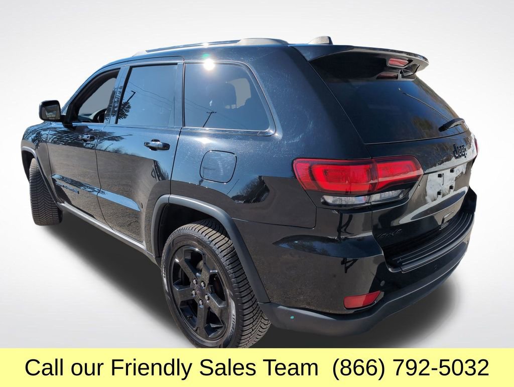 Used 2020 Jeep Grand Cherokee Laredo image 3