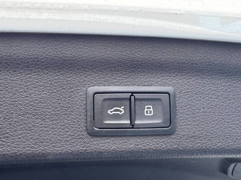 Used 2019 Audi Q3 2.0T Premium w/ Convenience Package image 27