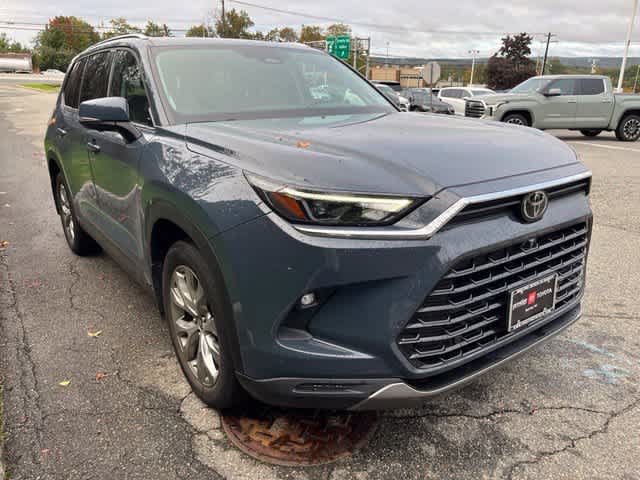 Used 2024 Toyota Grand Highlander AWD image 3