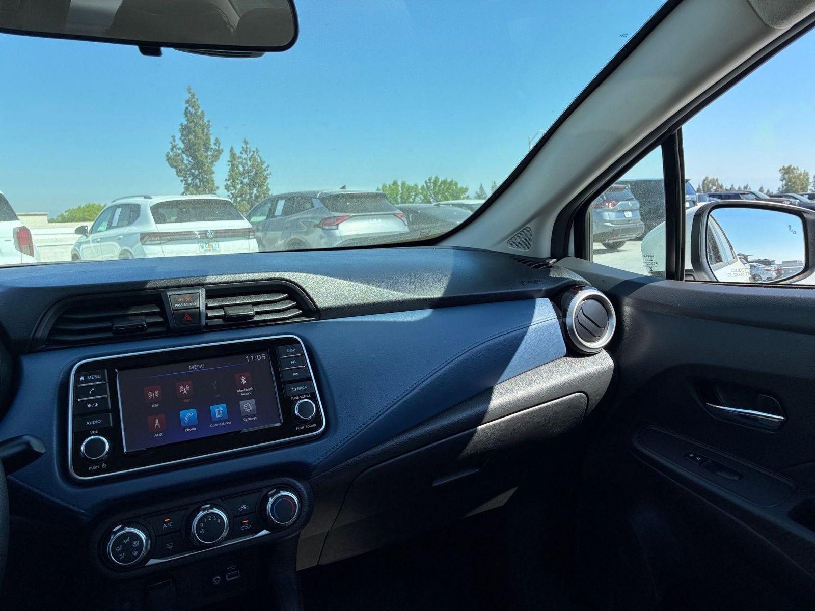 Used 2025 Nissan Versa SV image 33
