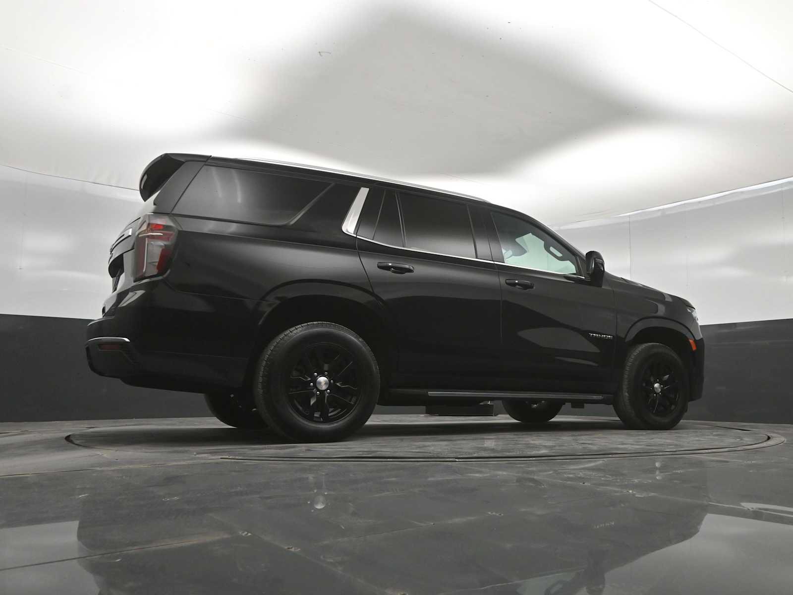 Used 2023 Chevrolet Tahoe LT w/ Luxury Package AWD/4WD image 39