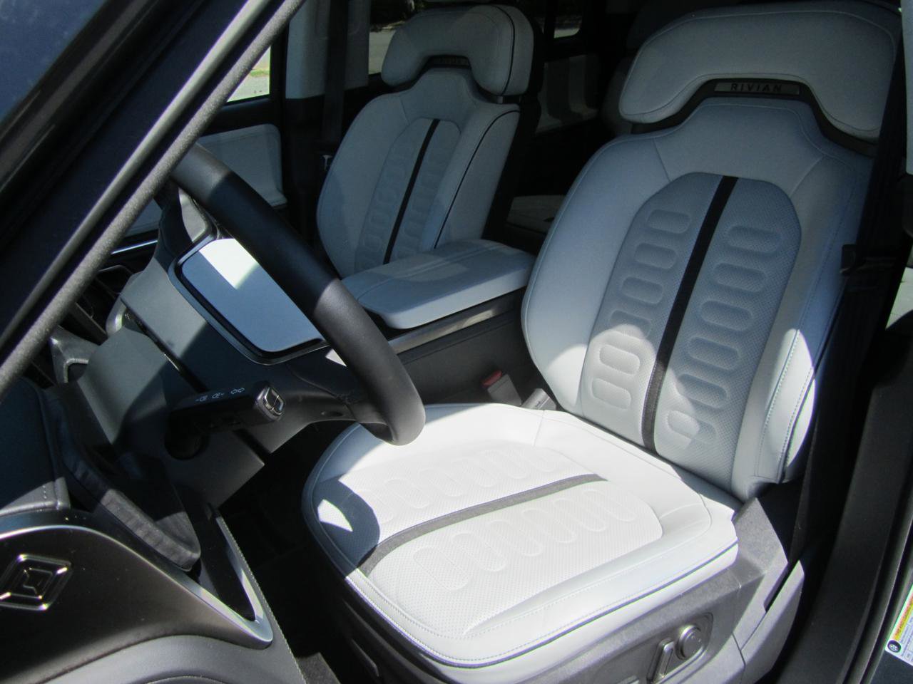 Used 2023 Rivian R1S Adventure image 19