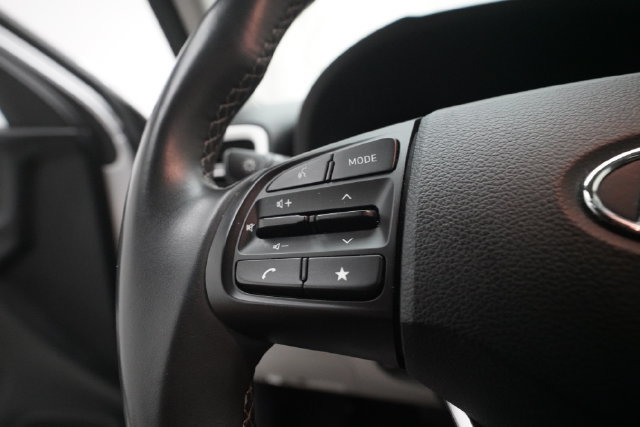 Used 2025 Hyundai Venue SEL FWD image 17