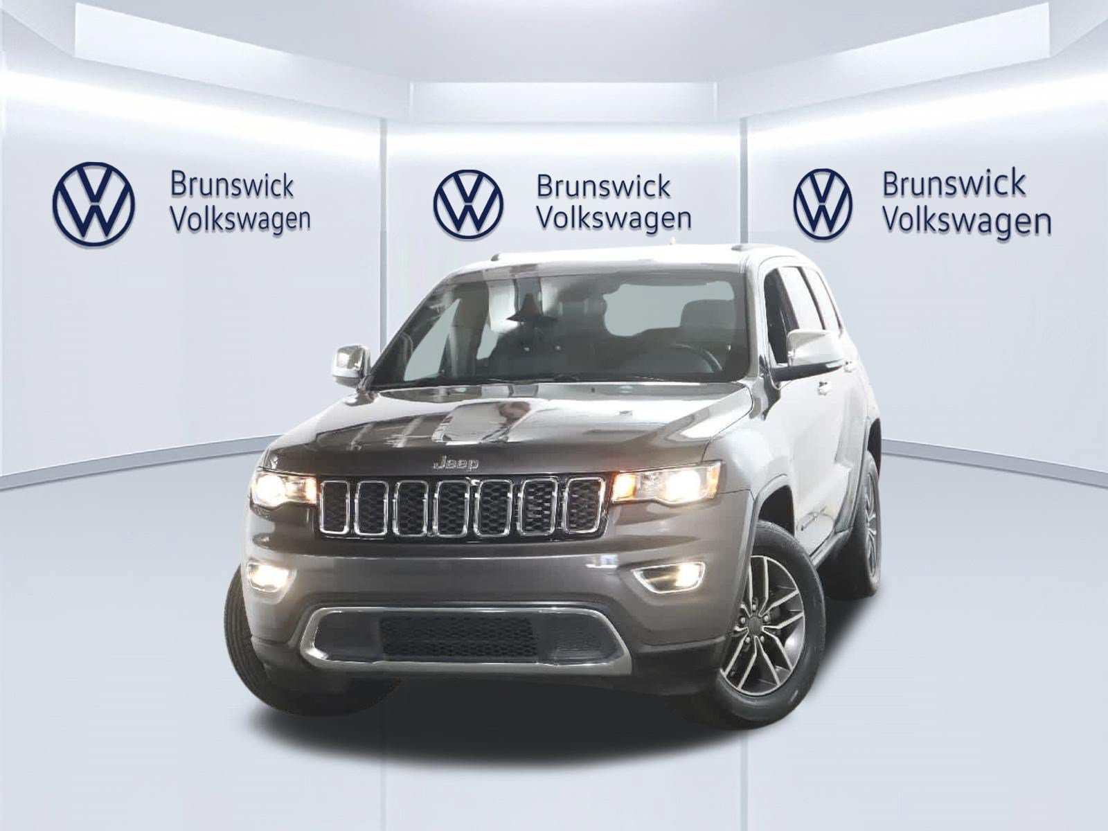 Used 2020 Jeep Grand Cherokee Limited AWD/4WD image 3