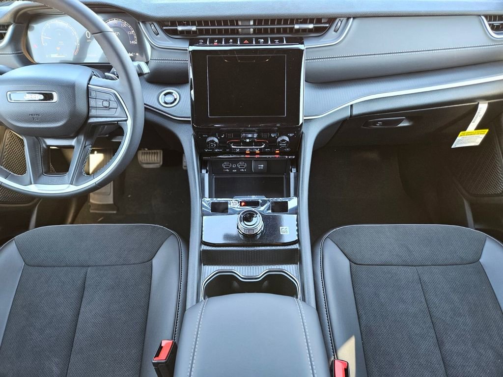 New 2025 Jeep Grand Cherokee Altitude image 13