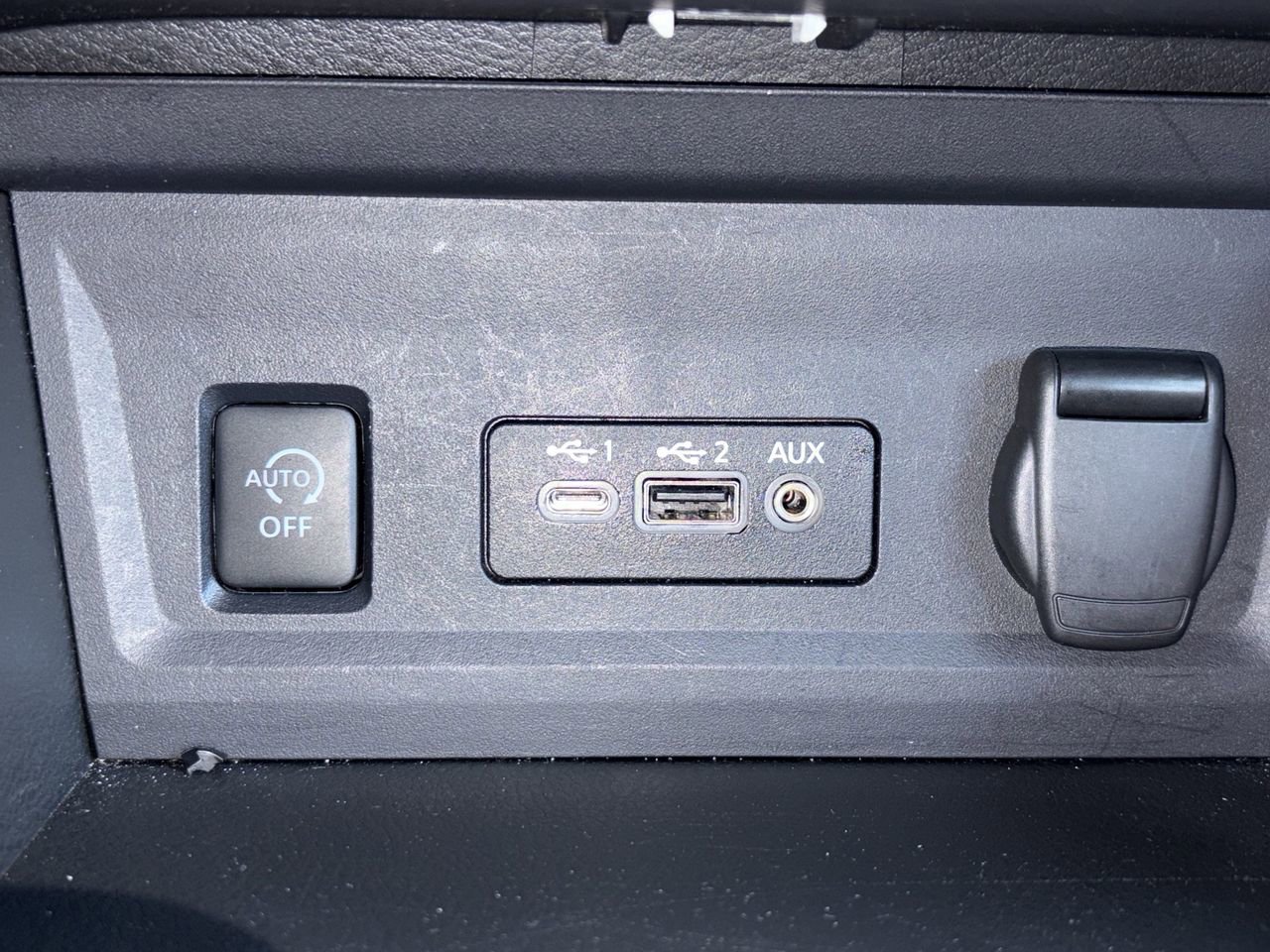 Used 2024 Nissan Sentra SV FWD image 13
