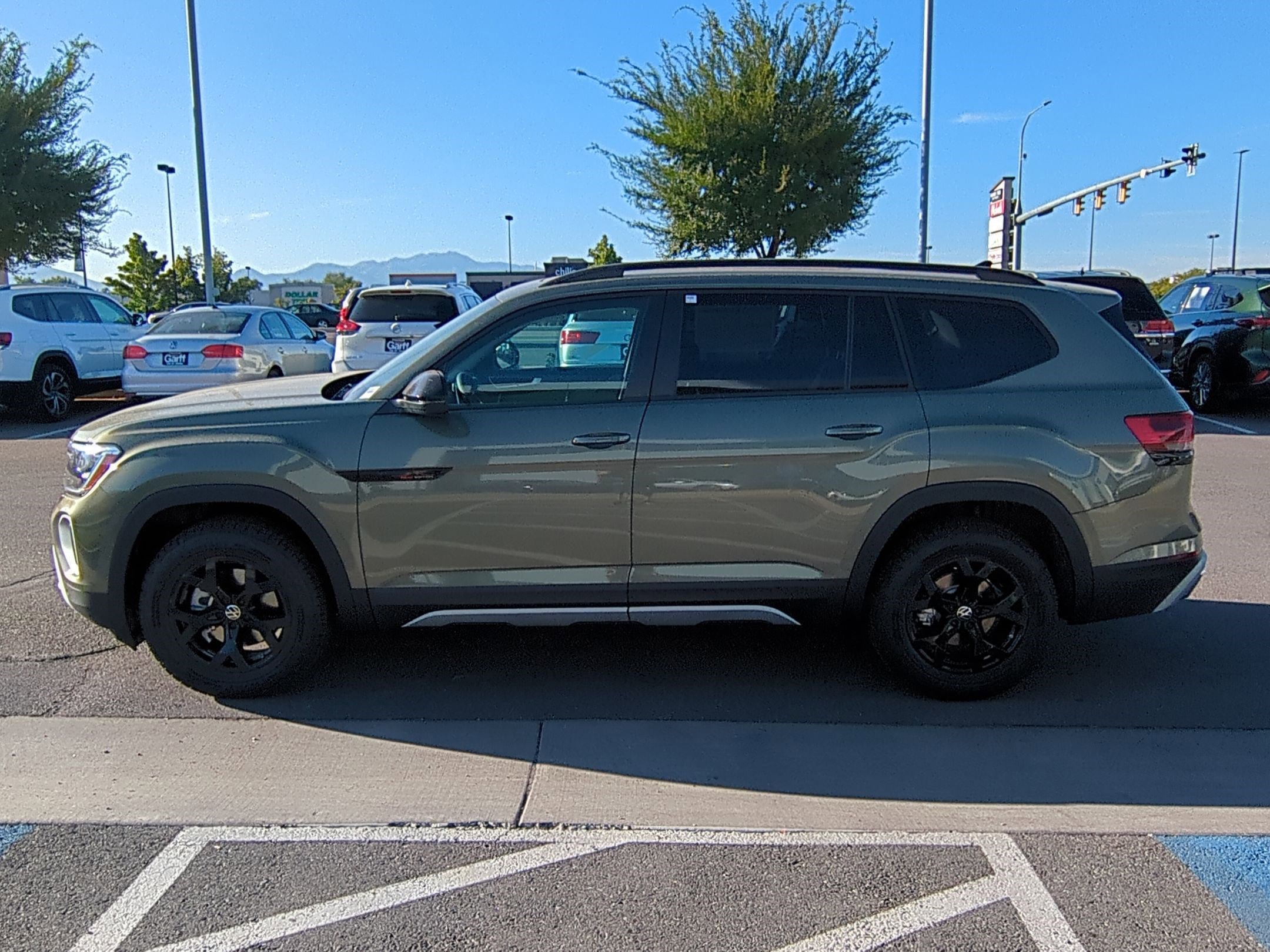 New 2026 Volkswagen Atlas Peak Edition image 9