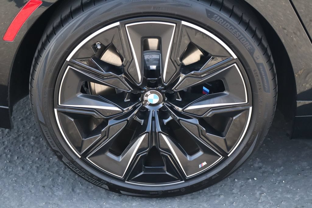 Used 2026 BMW 740i w/ Premium Package RWD image 11