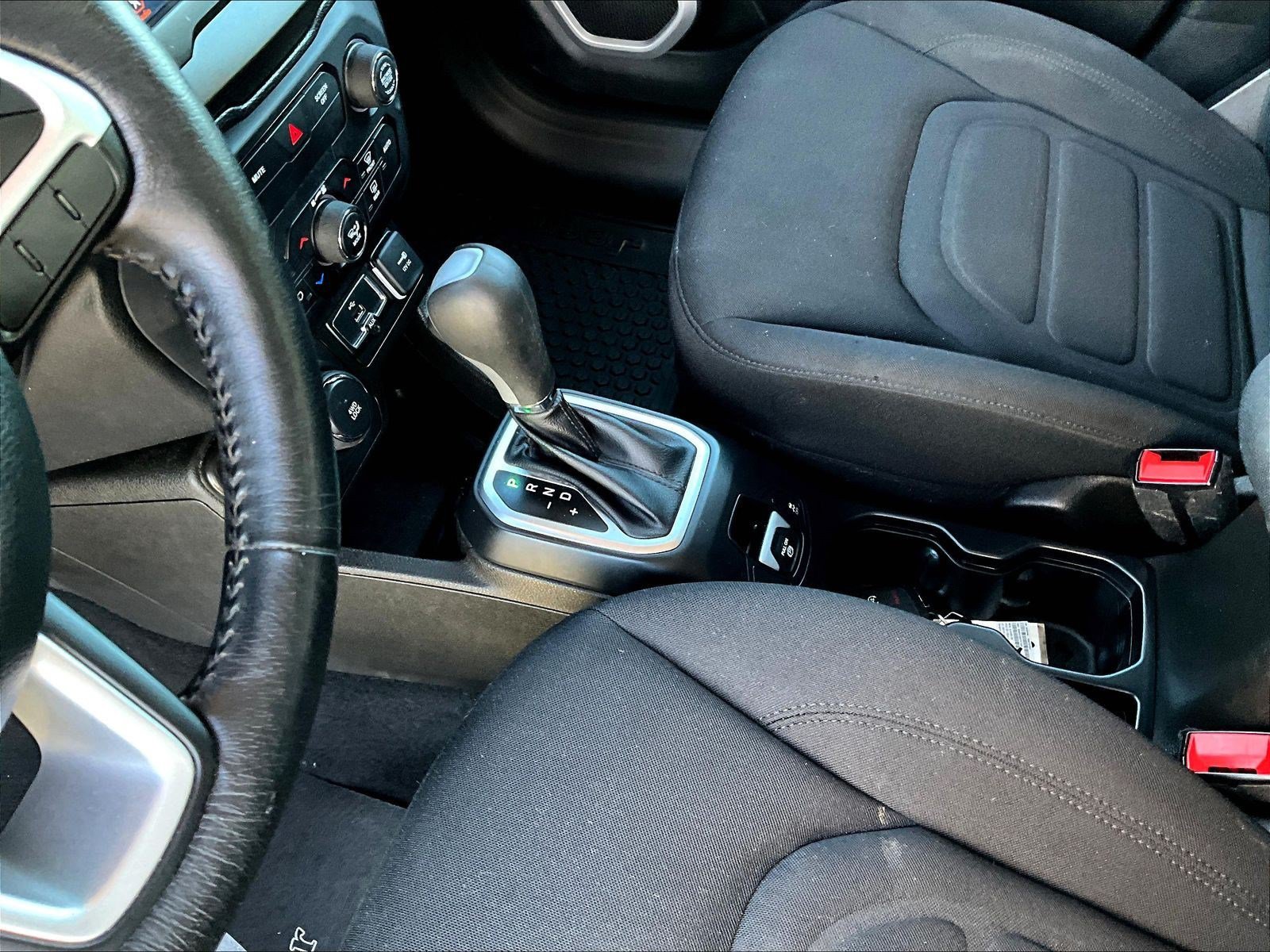 Used 2020 Jeep Renegade Latitude w/ Cold Weather Group AWD/4WD image 18