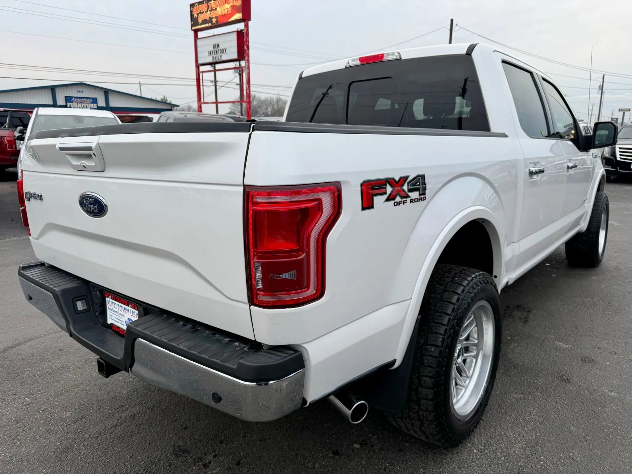 Used 2017 Ford F150 Lariat w/ Equipment Group 502A Luxury image 5