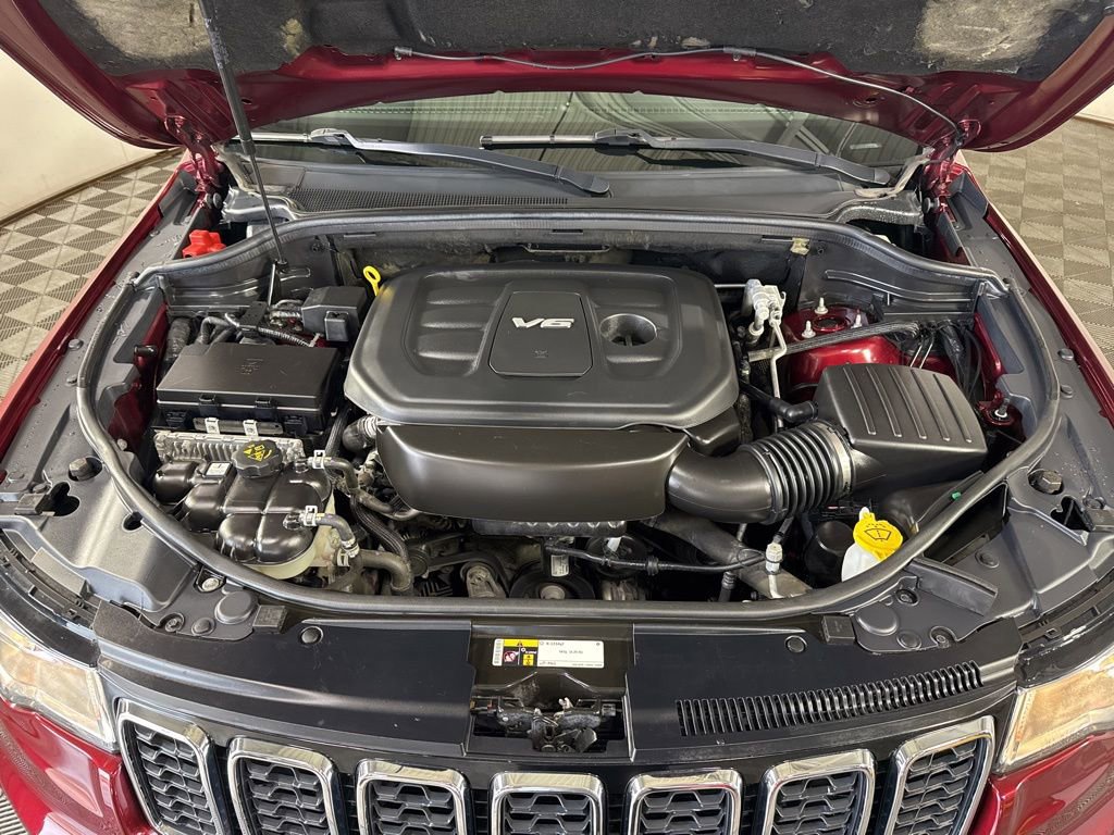 Used 2018 Jeep Grand Cherokee Limited AWD/4WD image 4