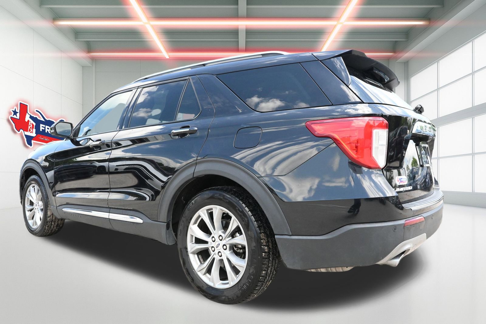 Used 2023 Ford Explorer Limited w/ Equipment Group 301A RWD image 2