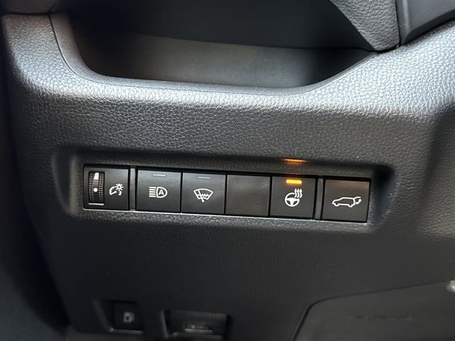 Used 2022 Toyota RAV4 SE image 17