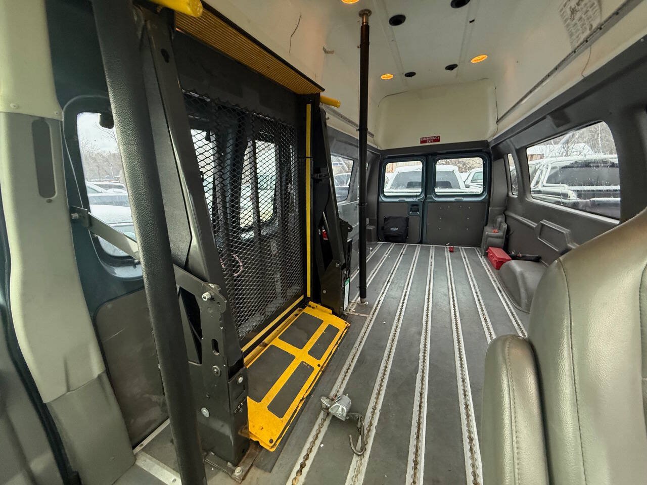 Used 2014 Ford E-350 and Econoline 350 Extended Super Duty w/ Power Group RWD image 19