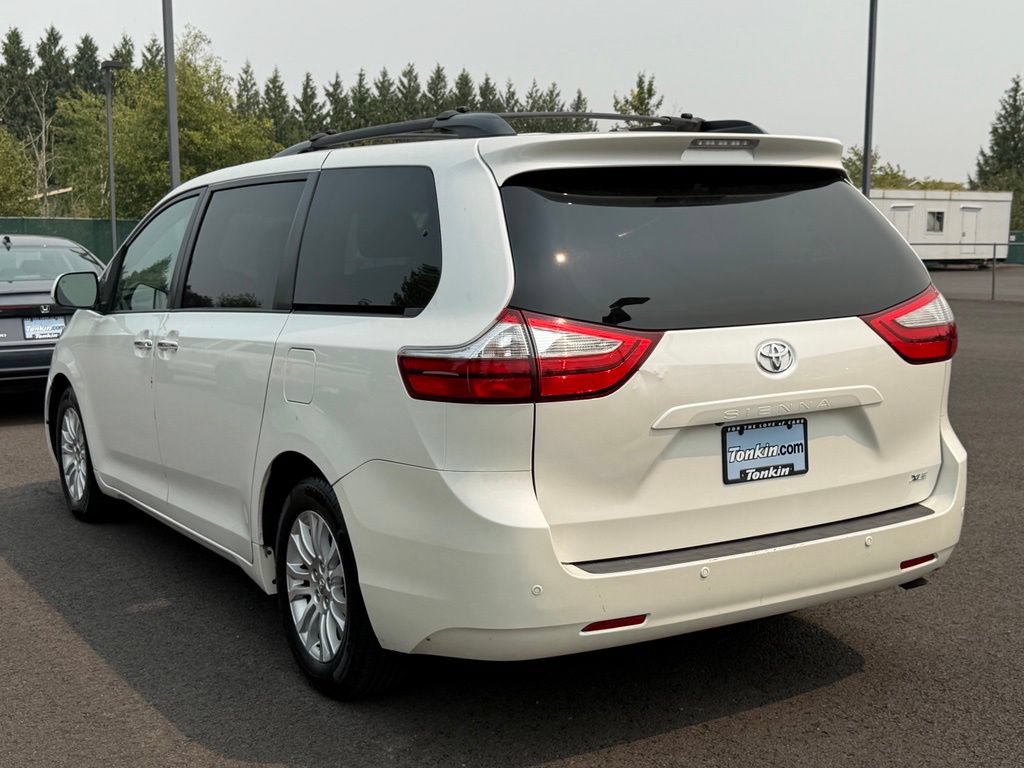 Used 2015 Toyota Sienna XLE w/ XLE Navigation Package FWD image 6