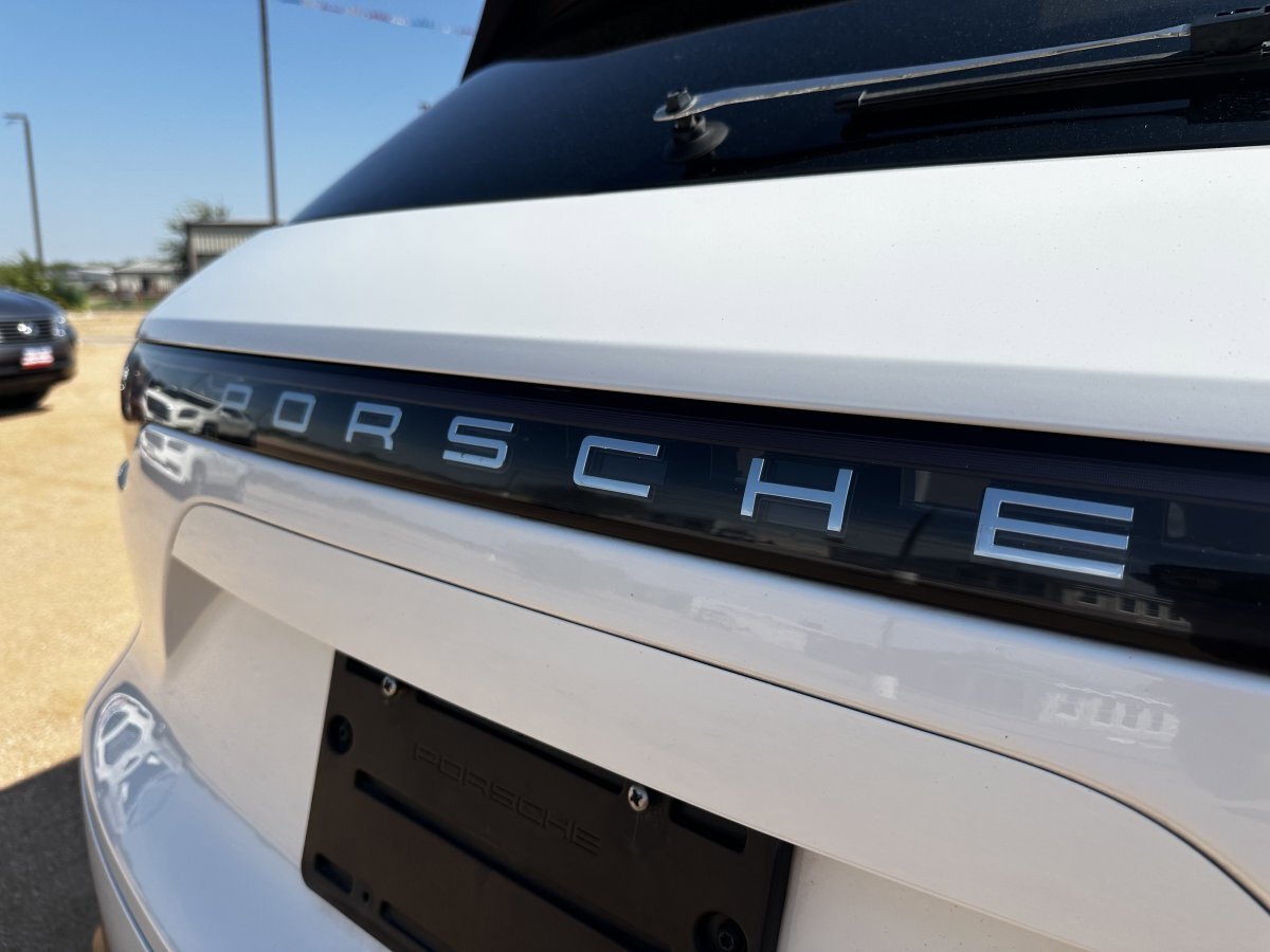 Used 2022 Porsche Cayenne Platinum Edition image 8