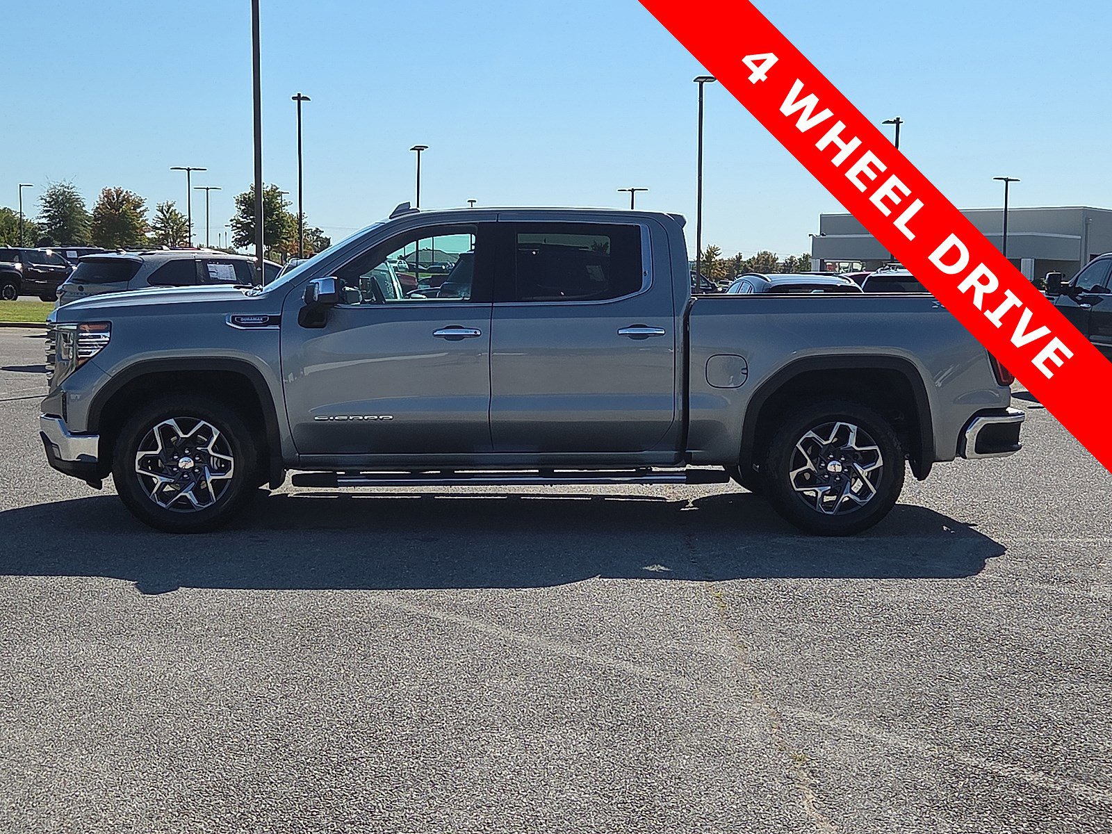 Used 2023 GMC Sierra 1500 SLT image 3