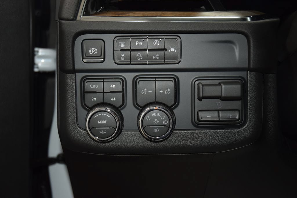 New 2026 Chevrolet Suburban High Country AWD/4WD image 36