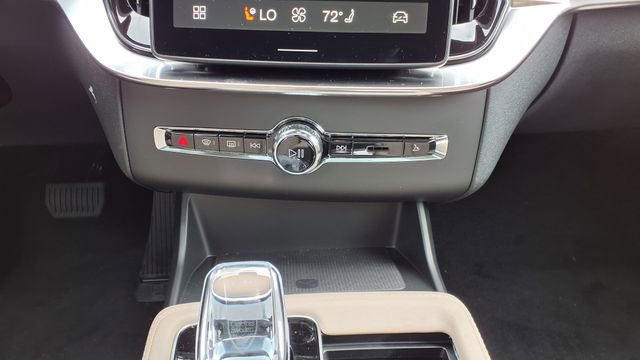 New 2026 Volvo XC90 B6 Plus w/ Protection Package image 24