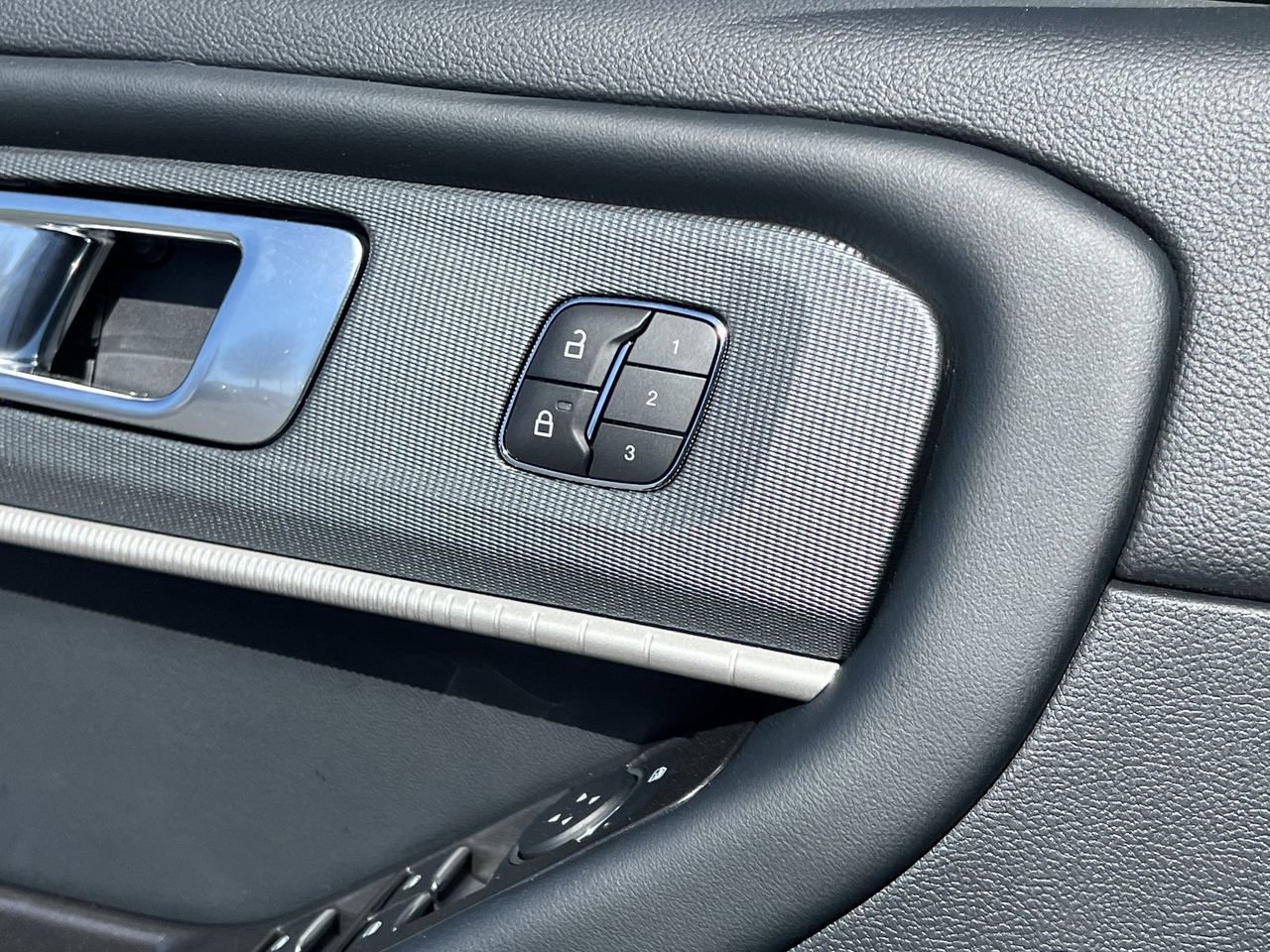 New 2026 Ford Explorer ST-Line w/ ST-Line Street Pack image 16