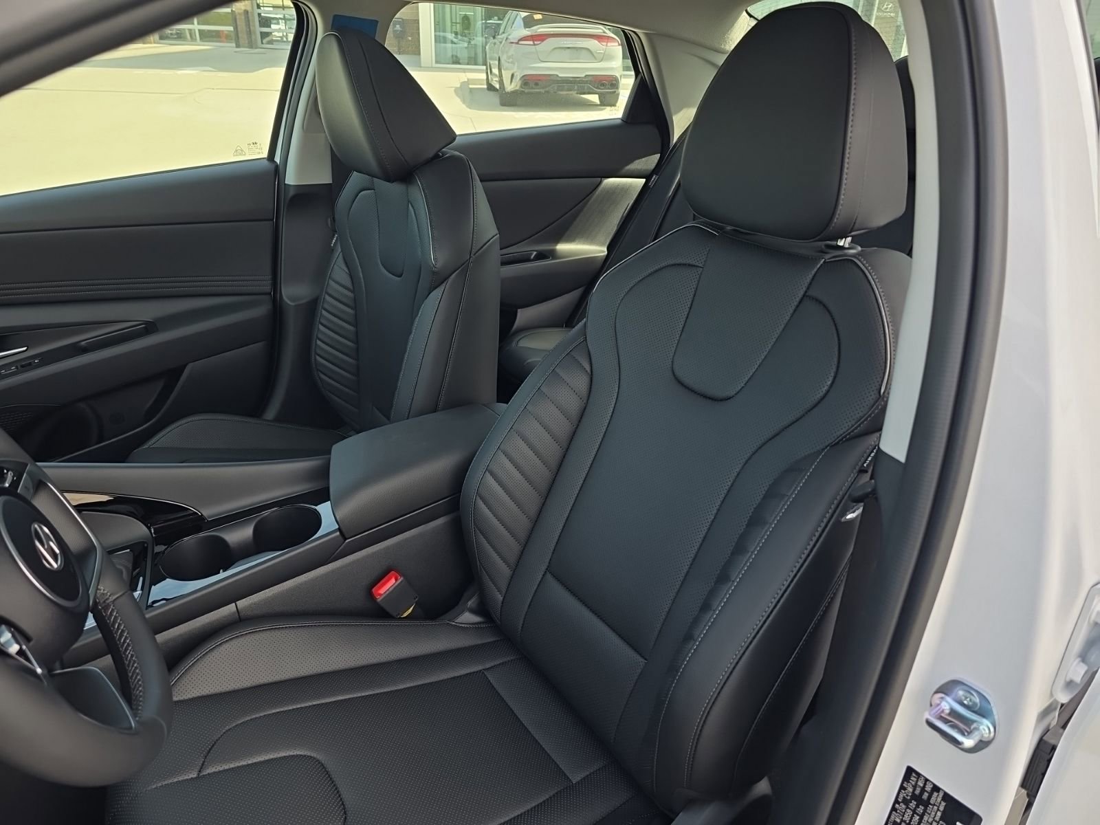 New 2025 Hyundai Elantra Limited image 28