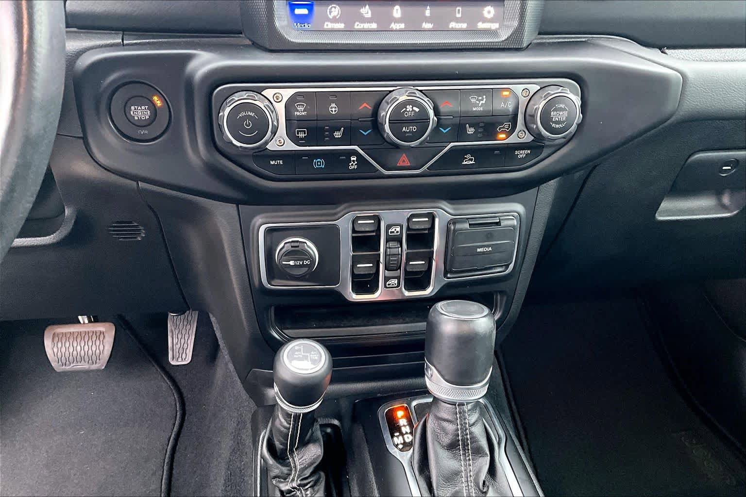 Used 2023 Jeep Wrangler Unlimited Sahara w/ Cold Weather Group AWD/4WD image 32