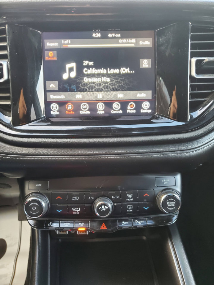 Used 2022 Dodge Durango SXT w/ Blacktop Package image 9