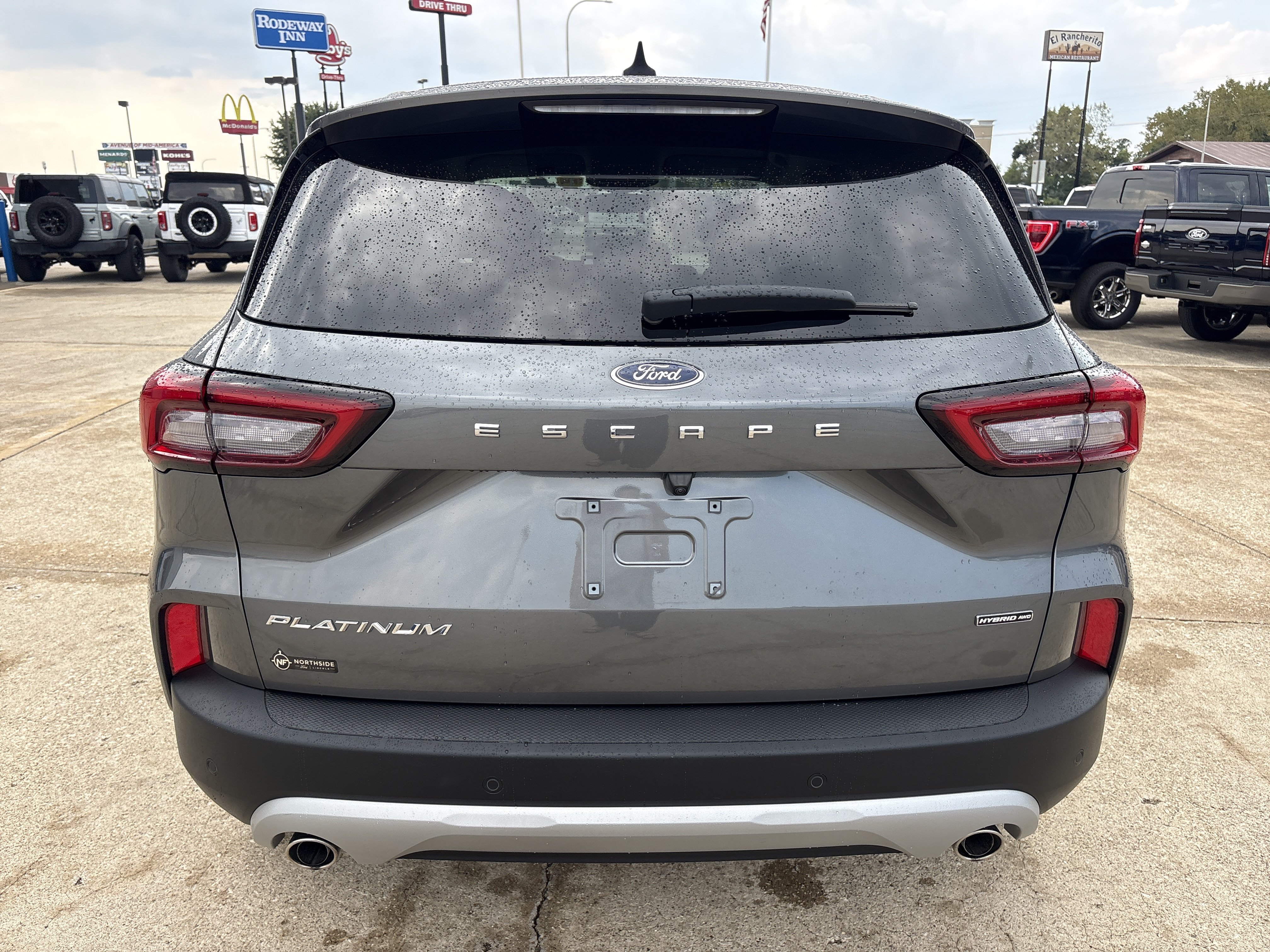 Used 2023 Ford Escape Platinum w/ Premium Technology Package AWD/4WD image 4