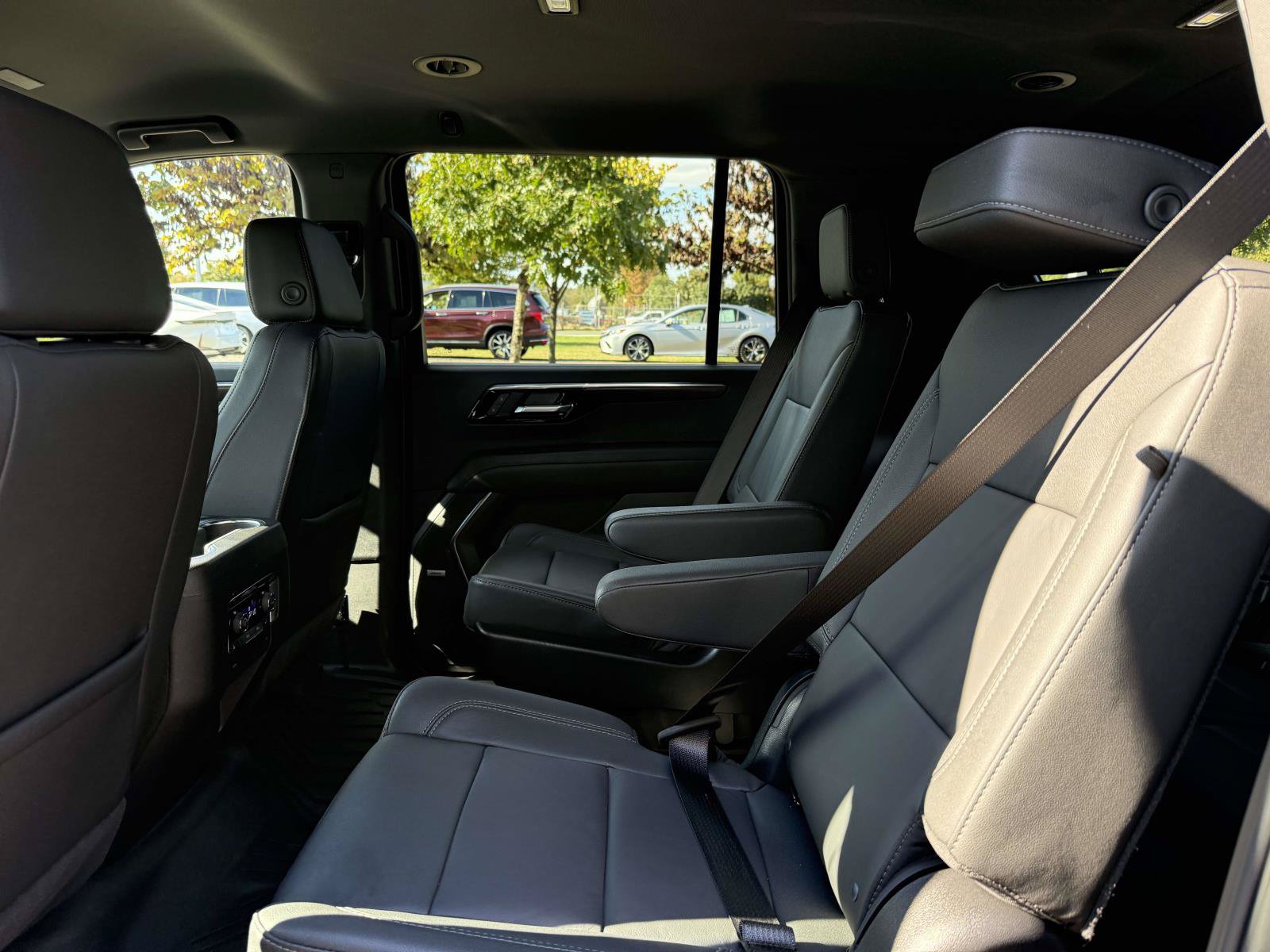 Certified 2026 Chevrolet Suburban LT w/ Comfort Package AWD/4WD image 18
