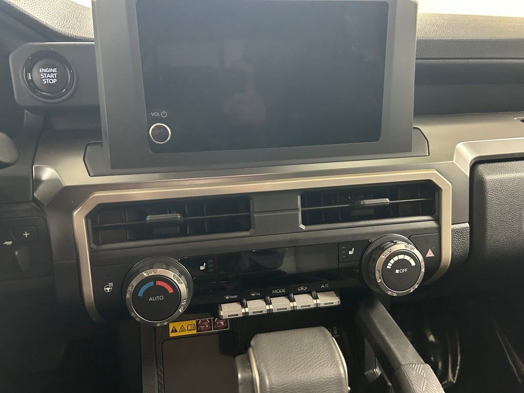 Used 2024 Toyota Tacoma SR5 AWD/4WD image 18