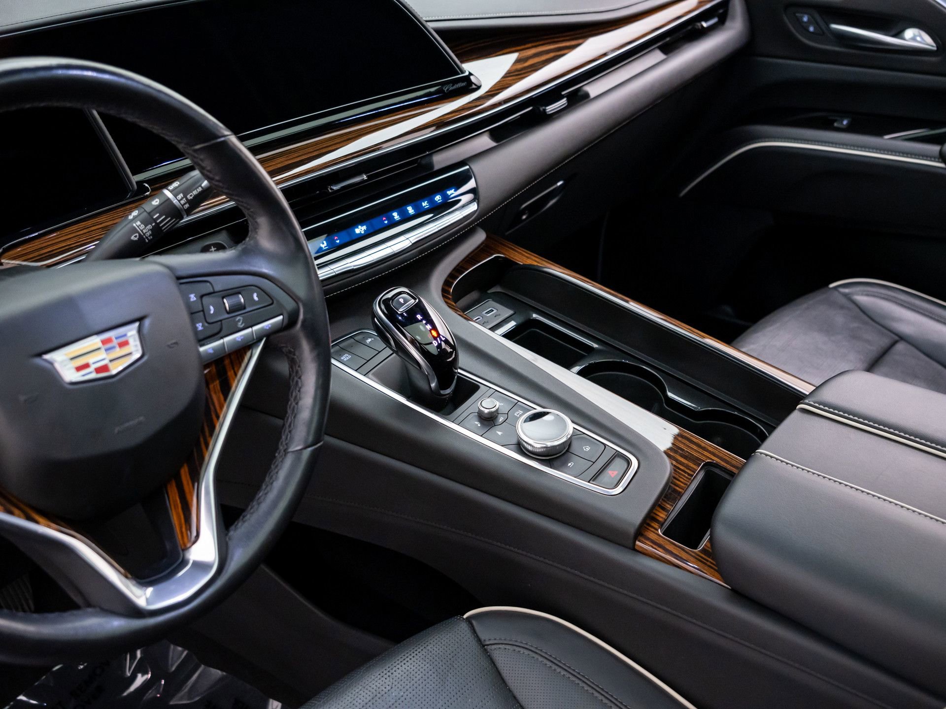Certified 2021 Cadillac Escalade Premium Luxury AWD/4WD image 14