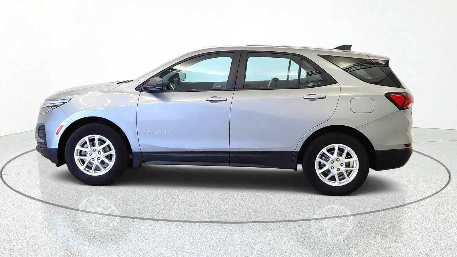 Used 2023 Chevrolet Equinox LS FWD image 5