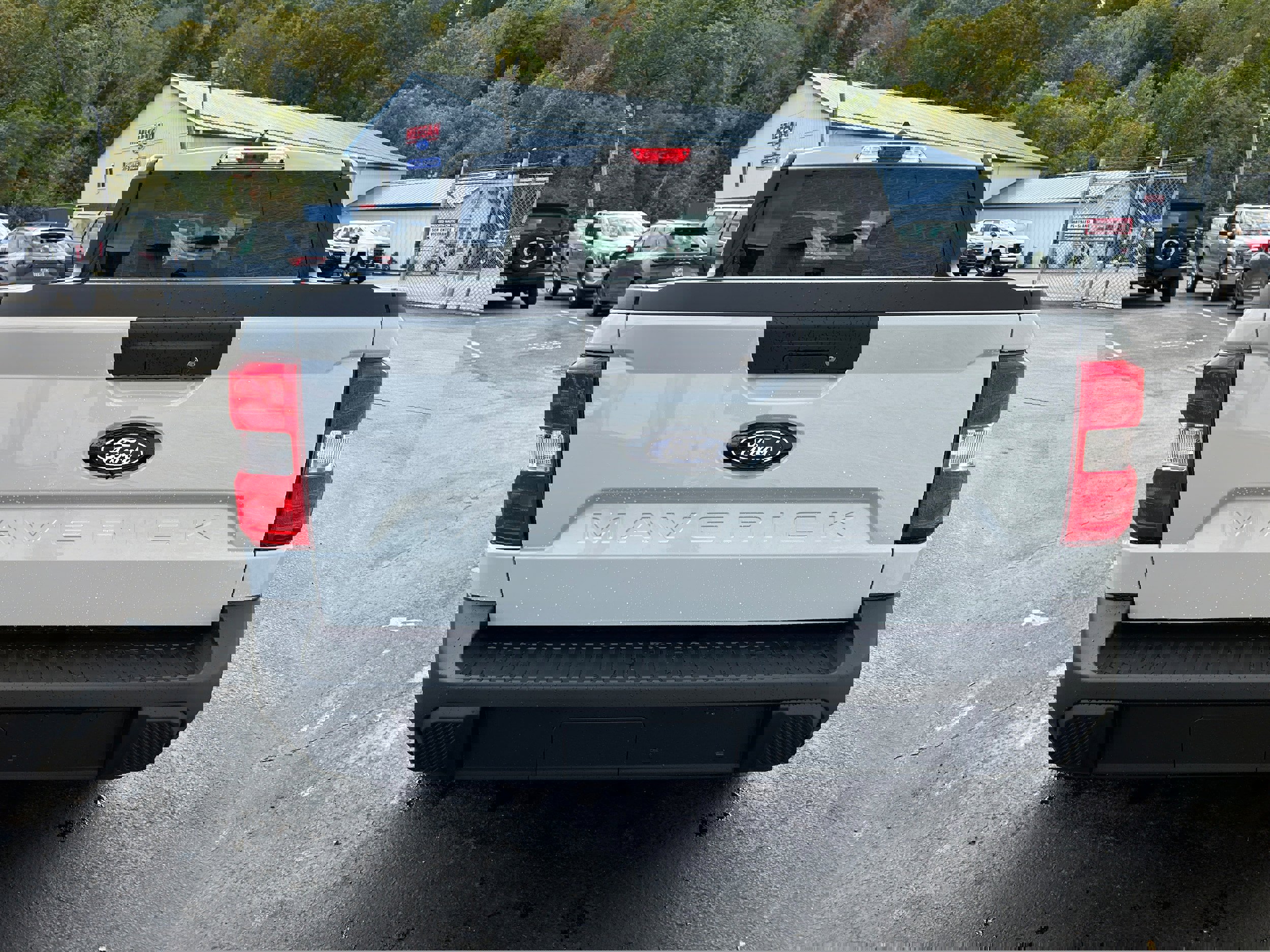 New 2025 Ford Maverick XL image 11