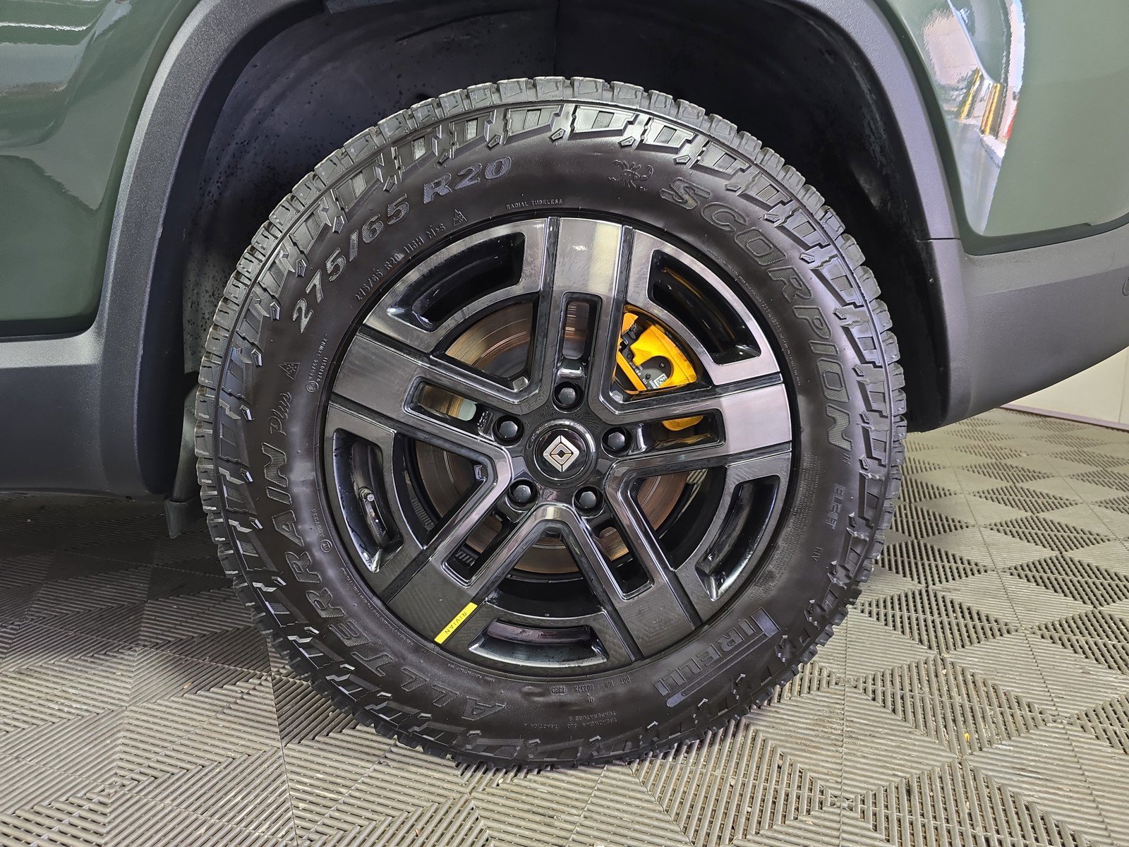 Used 2023 Rivian R1S Adventure image 10