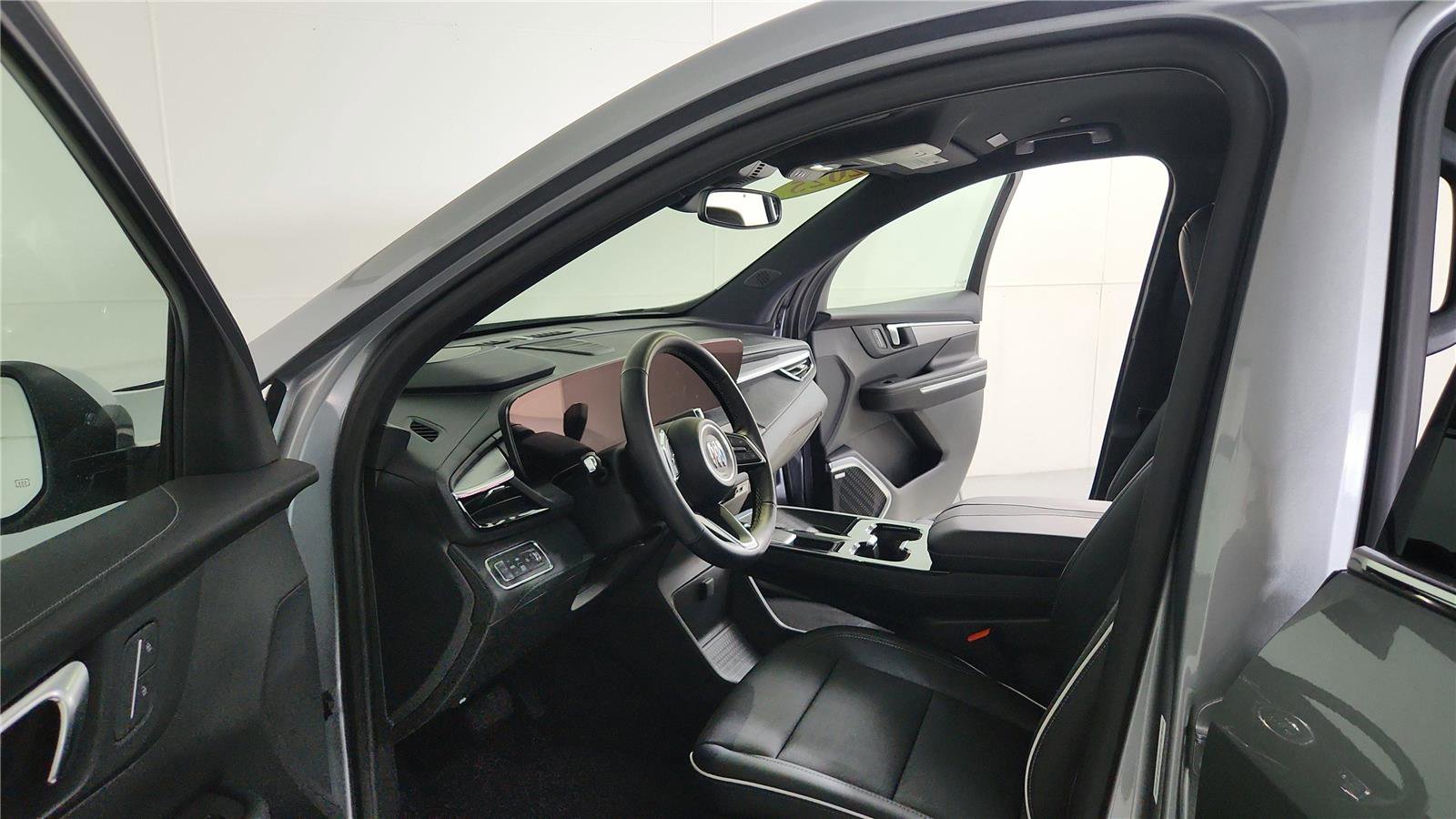 Used 2025 Buick Enclave Preferred AWD/4WD image 9