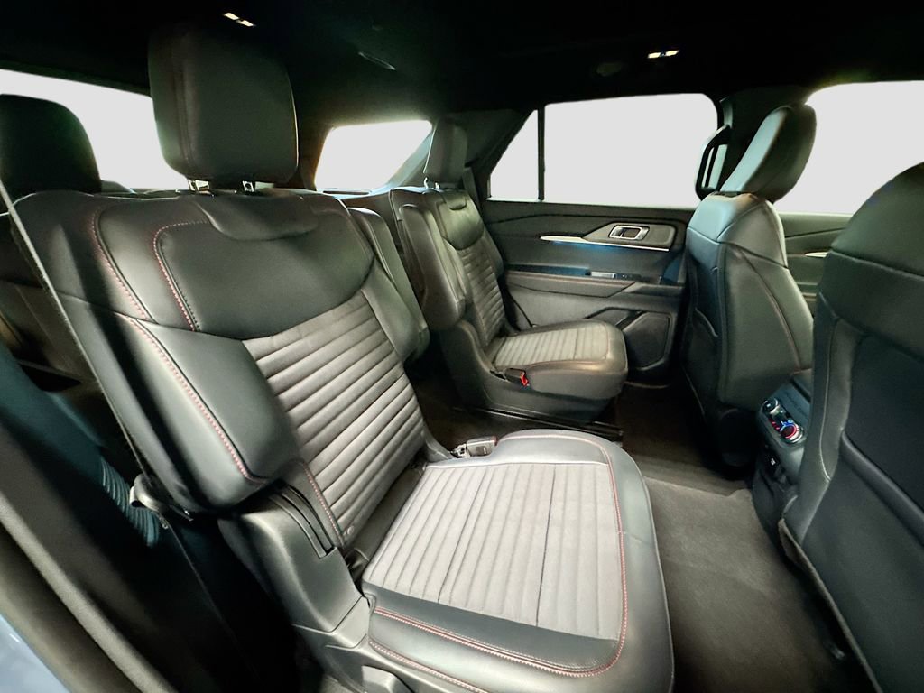 Used 2025 Ford Explorer ST-Line w/ Premium Package image 28