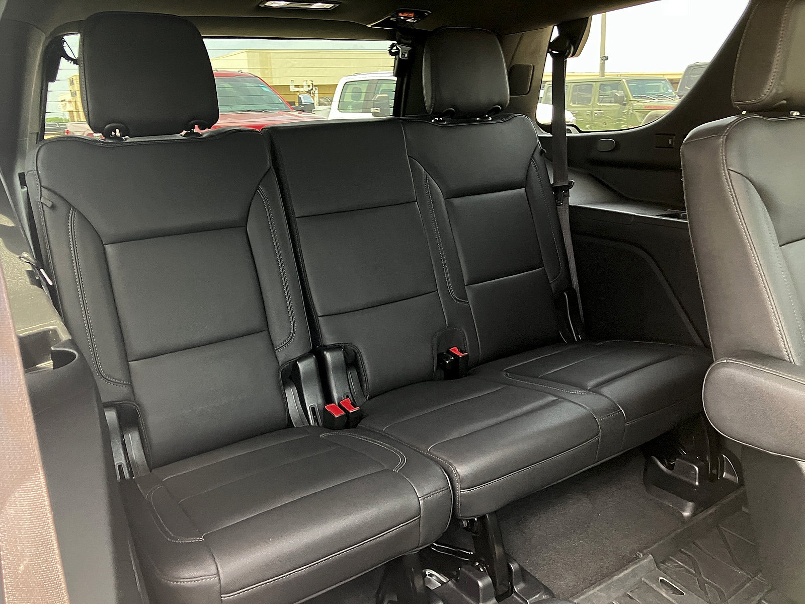 Used 2023 Chevrolet Tahoe Z71 w/ Z71 Off-Road Package AWD/4WD image 15