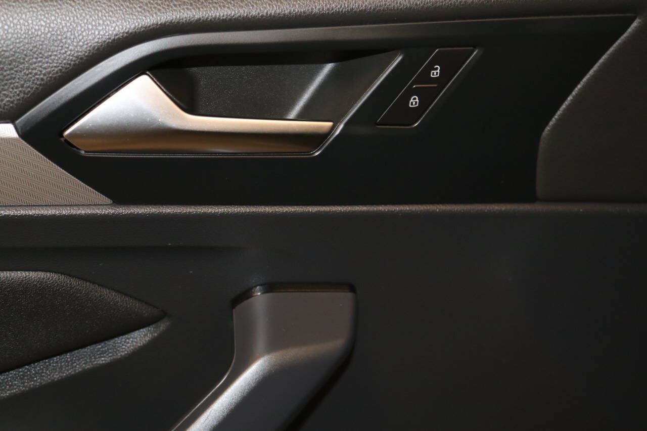 Used 2019 Volkswagen Jetta SE w/ Cold Weather Package FWD image 64