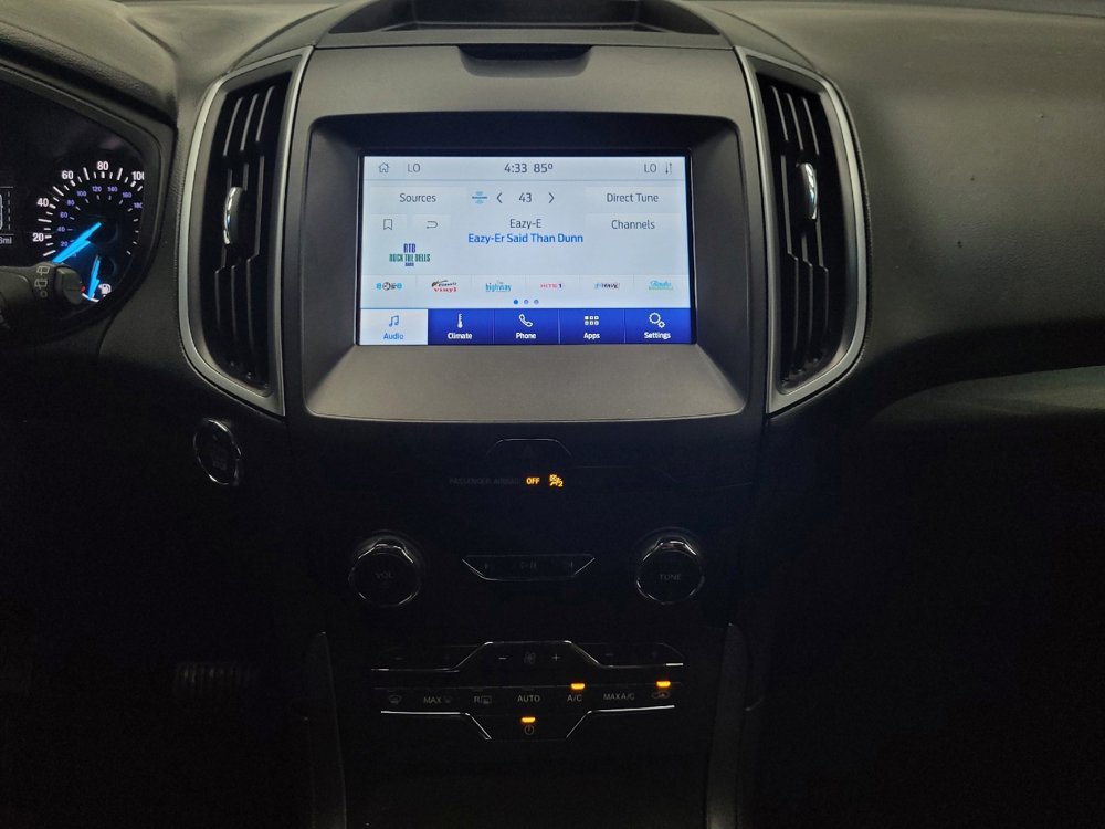 Used 2020 Ford Edge SE image 25