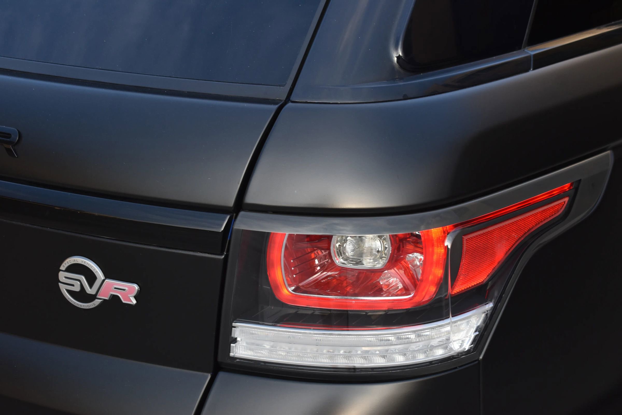 Used 2017 Land Rover Range Rover Sport SVR image 12