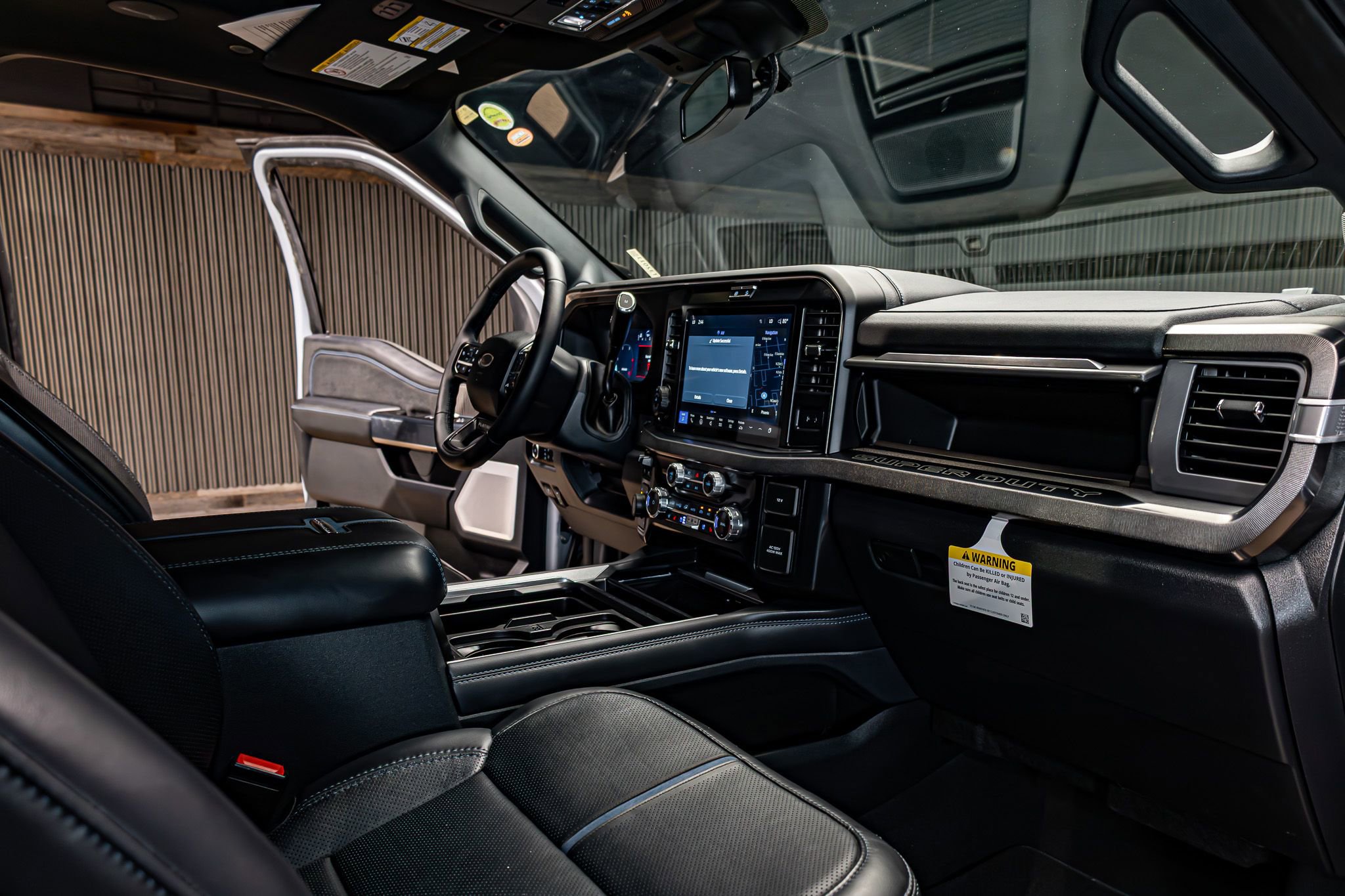 Used 2025 Ford F450 Platinum w/ FX4 Off-Road Package image 21