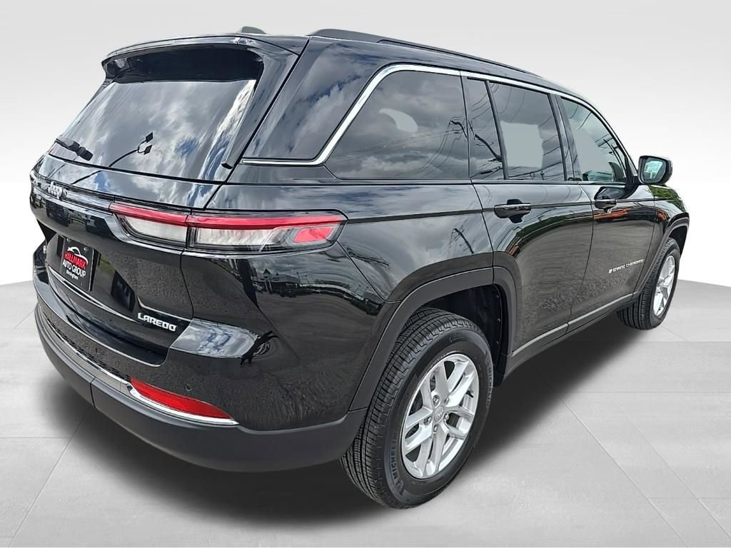 Used 2025 Jeep Grand Cherokee 4WD image 3