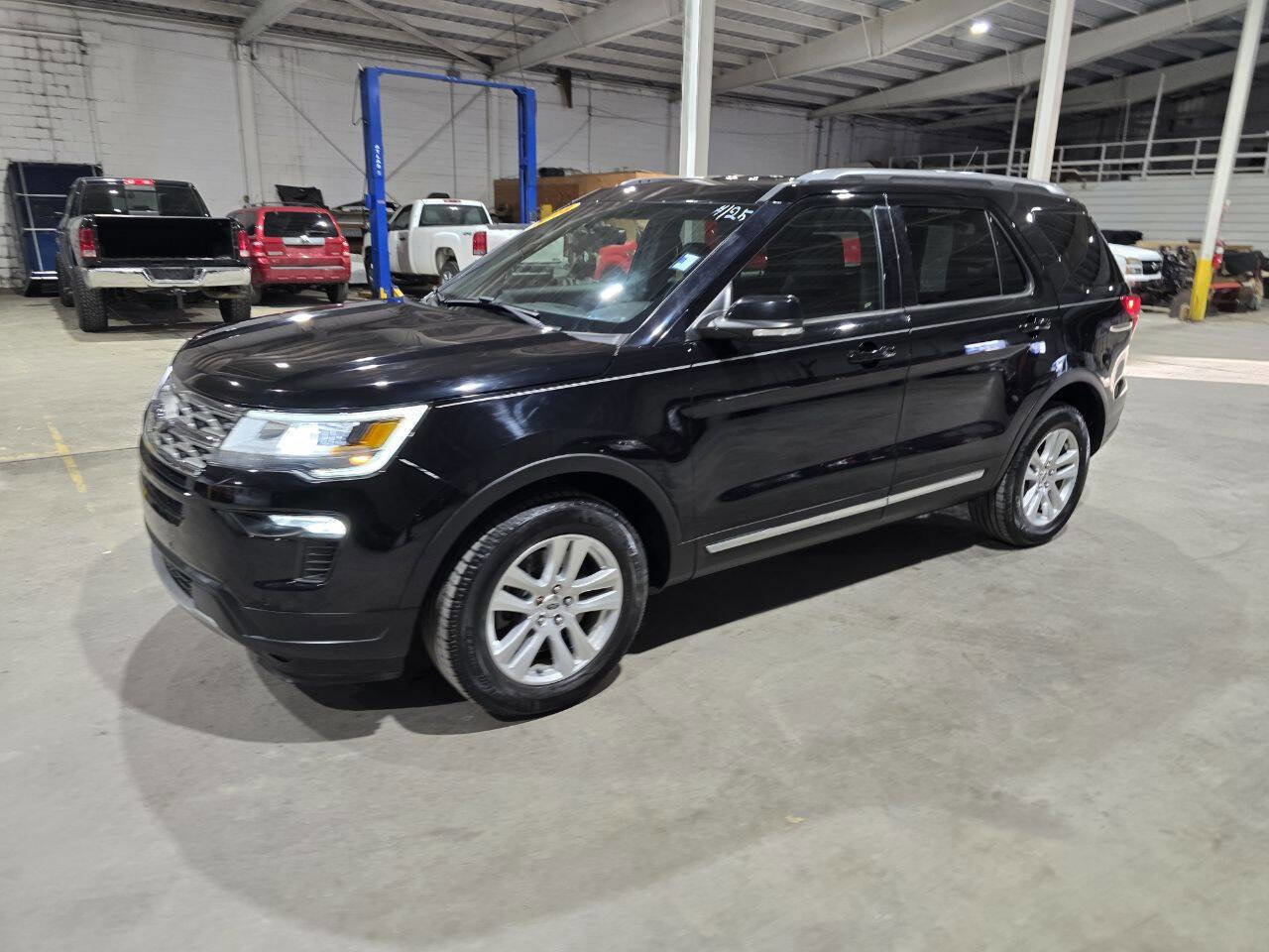 Used 2018 Ford Explorer XLT w/ Equipment Group 202A image 1