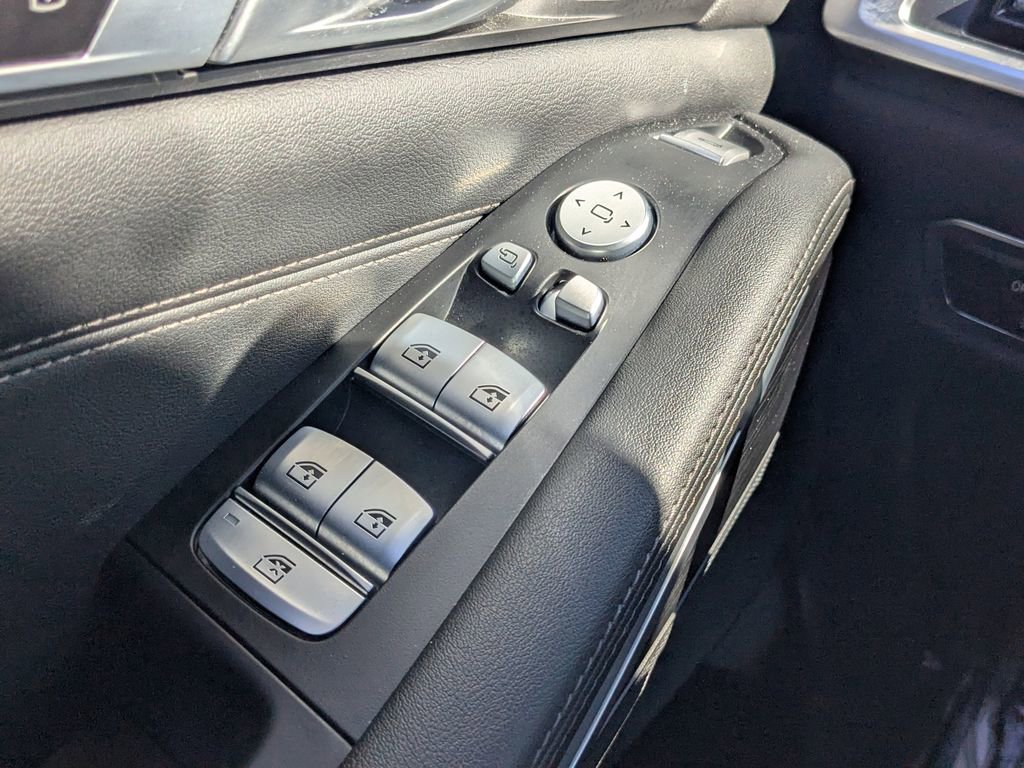 Used 2023 BMW X7 xDrive40i w/ M Sport Package image 13