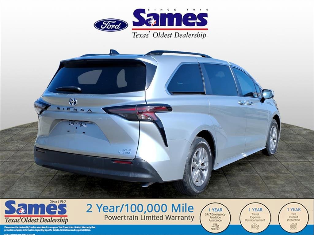 Used 2023 Toyota Sienna XLE image 6