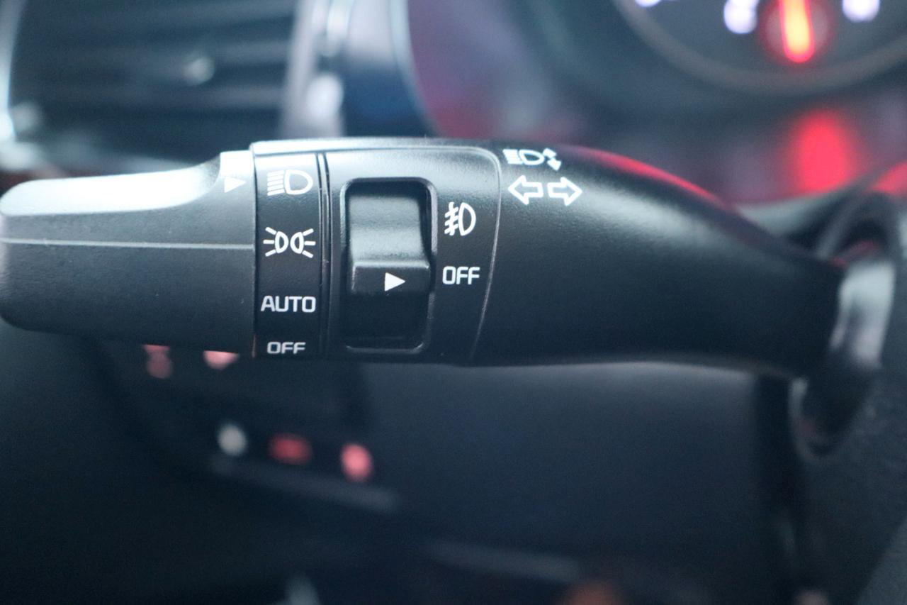 Used 2017 Kia Cadenza Premium w/ Luxury Package FWD image 26