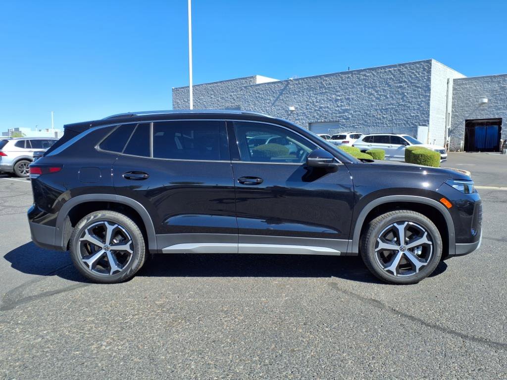 New 2025 Volkswagen Tiguan SE image 3