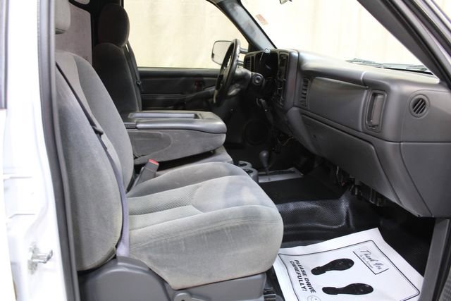 Used 2006 Chevrolet Silverado 2500 W/T w/ Heavy-Duty Power Package image 16