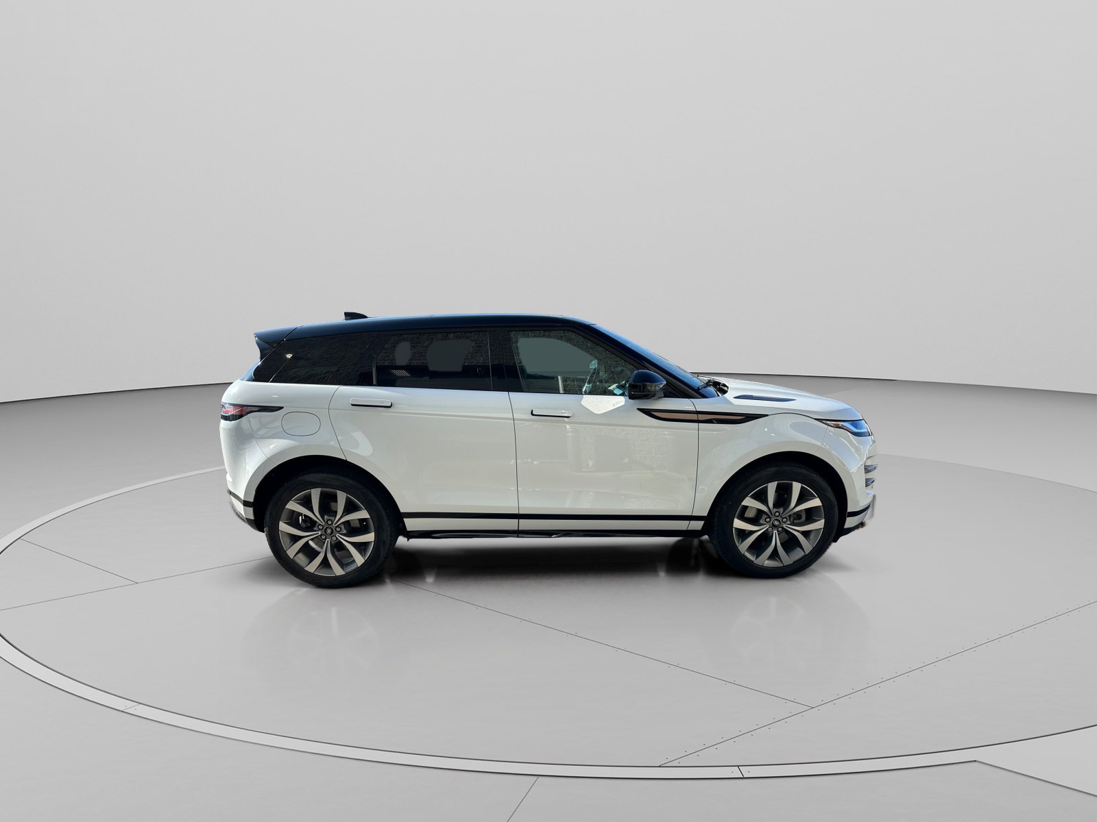 Used 2023 Land Rover Range Rover Evoque R-Dynamic S image 4